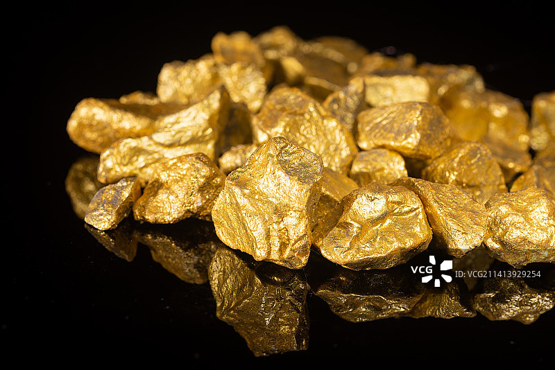 华尔街大行疯狂套利黄金，5亿美元轻松入袋