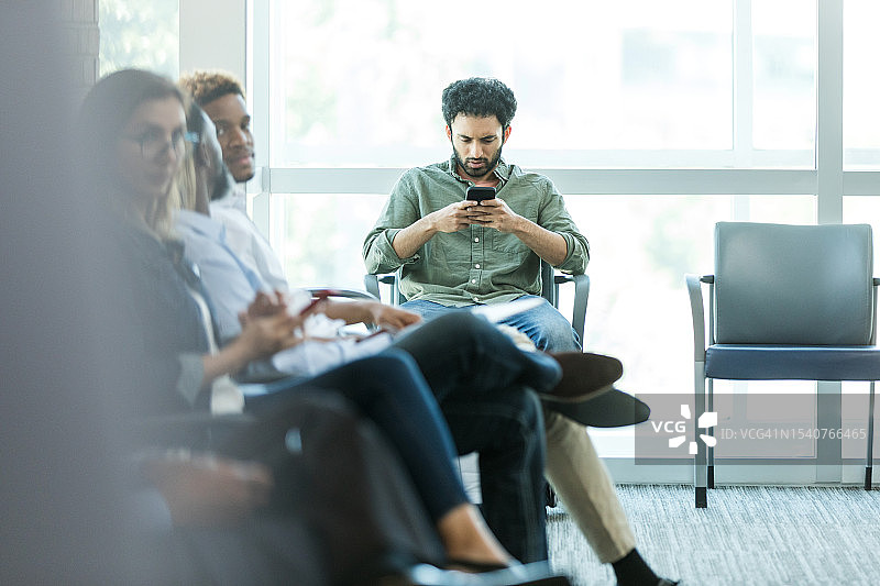 美国就业数据严重“注水”？经济学家警告：失业率年底或飙升至4.8%