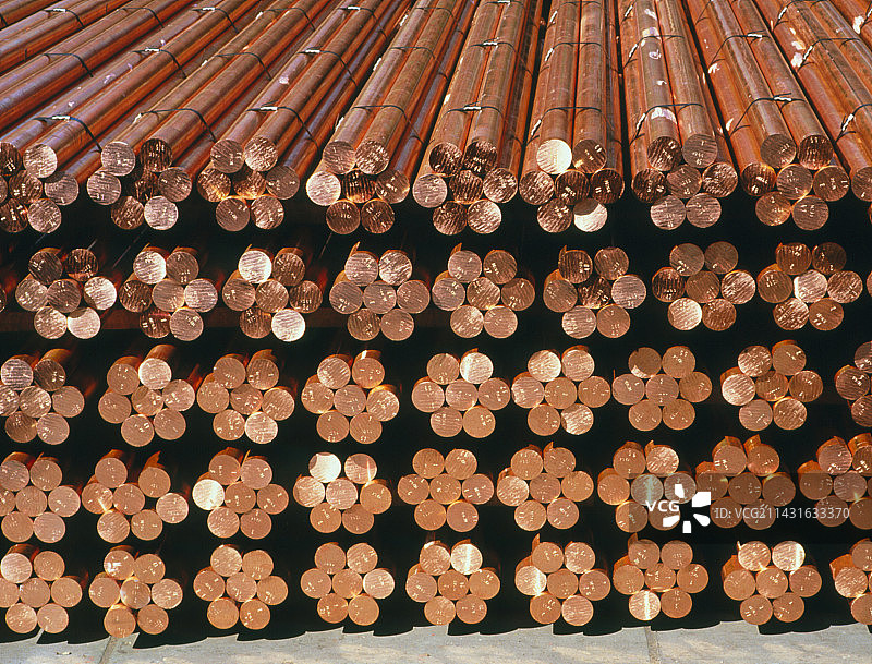 铜价高位博弈：关税阴云与矿山减产下的区间震荡