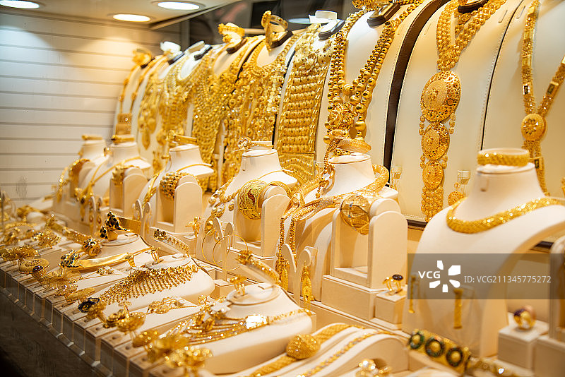 全球黄金市场分化：美国人套现离场，亚洲投资者疯狂扫货