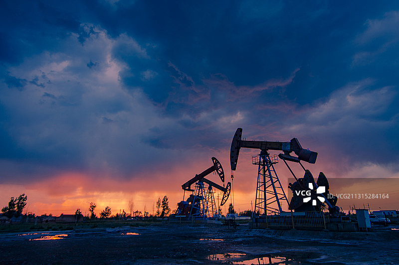 午间原油分析：原油市场静待EIA库存数据，OPEC+增产预期，市场何去何从？