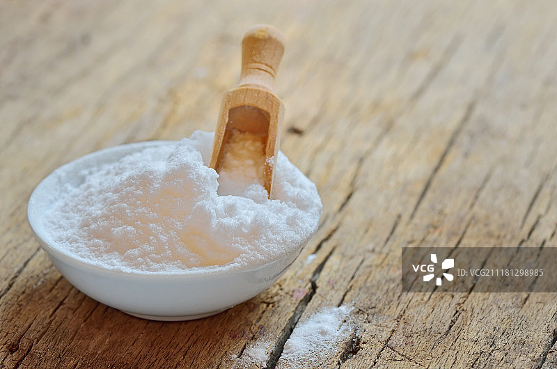 烧碱半年报：供需错配下市场宽幅波动，价格冲高回落，期现结构分化显著