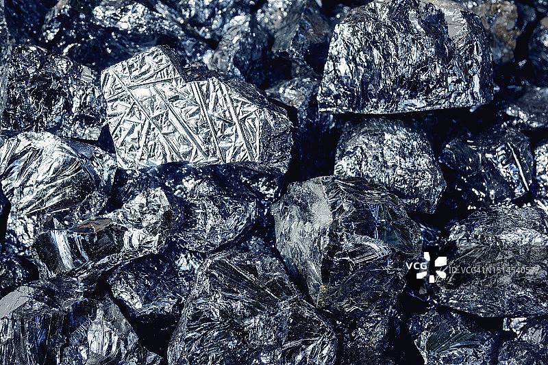 涨价信号频现，多晶硅期价盘中触及涨停，关注后市行情可否延续？