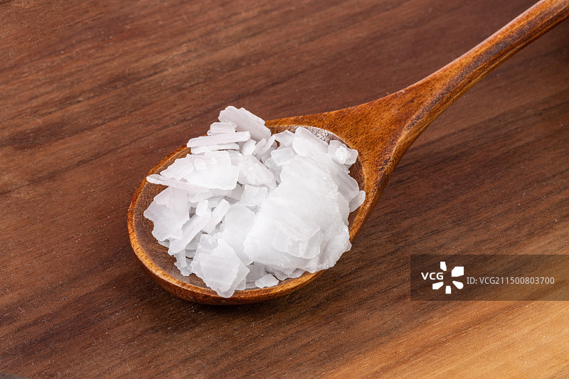 烧碱收盘跌超2%，机构提示下半年烧碱将面临产能扩张压力，短期将如何看待？